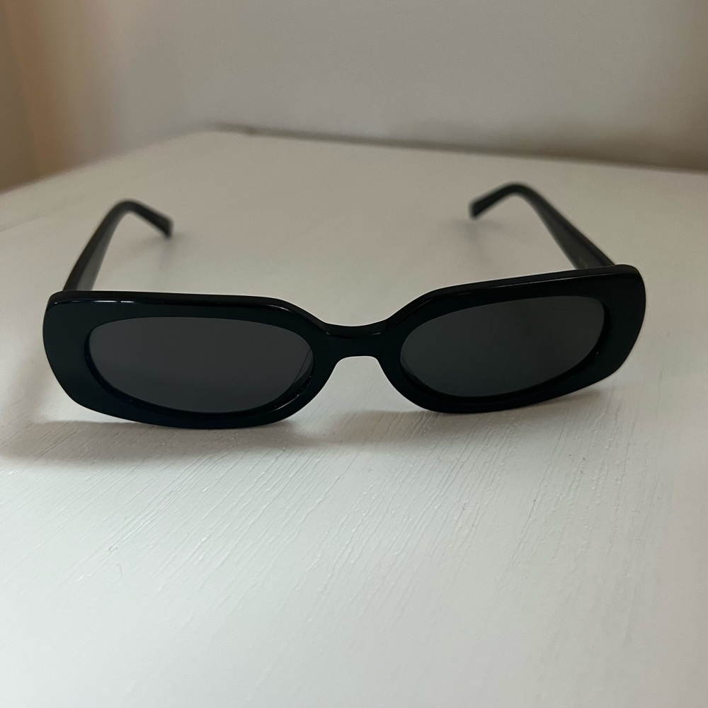 Vehla Eyewear Olsen Sunglasses in Black/Smoke